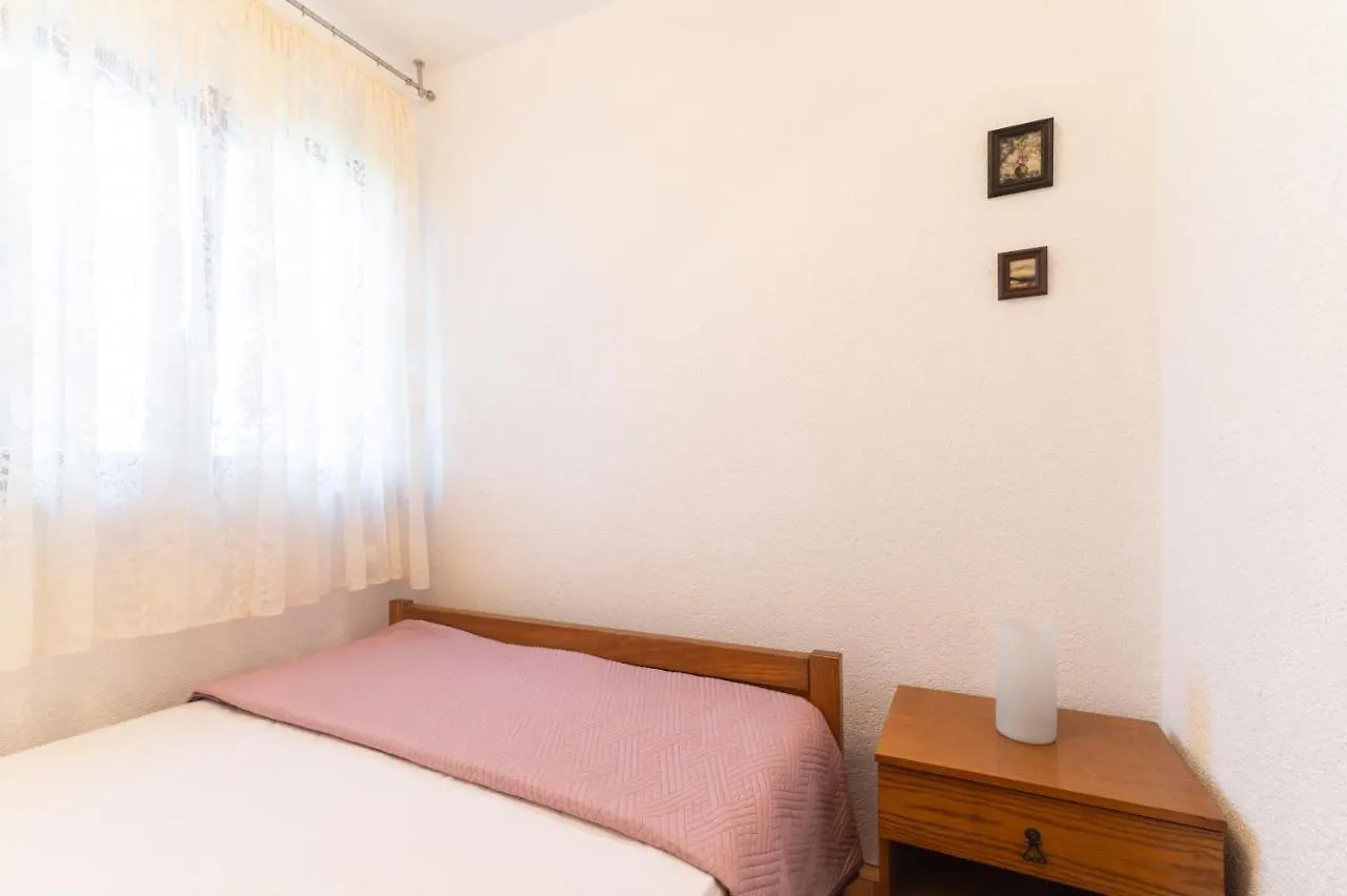 Beachfront Apartments Calm Sea Preko 0*,