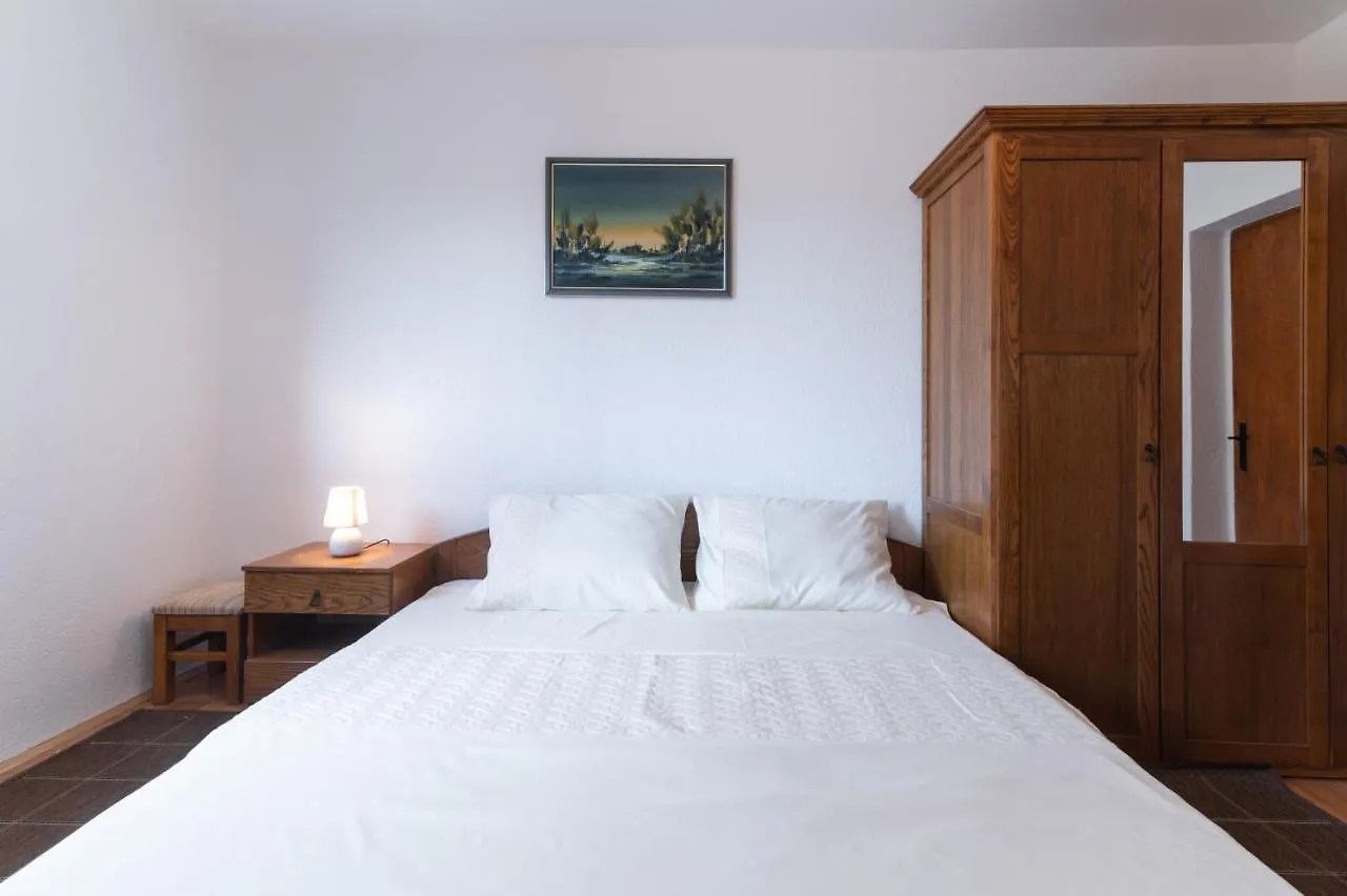 Beachfront Apartments Calm Sea Preko Kroatien